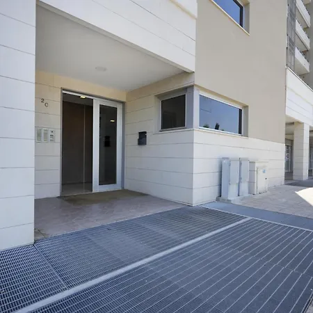 Sky Gate - Red By The Airport Aparthotel