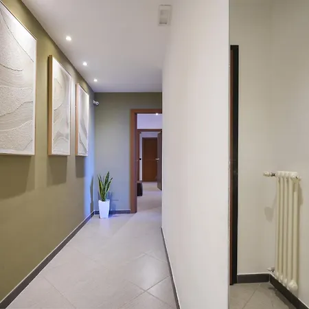 Aparthotel Sky Gate - Red By The Airport